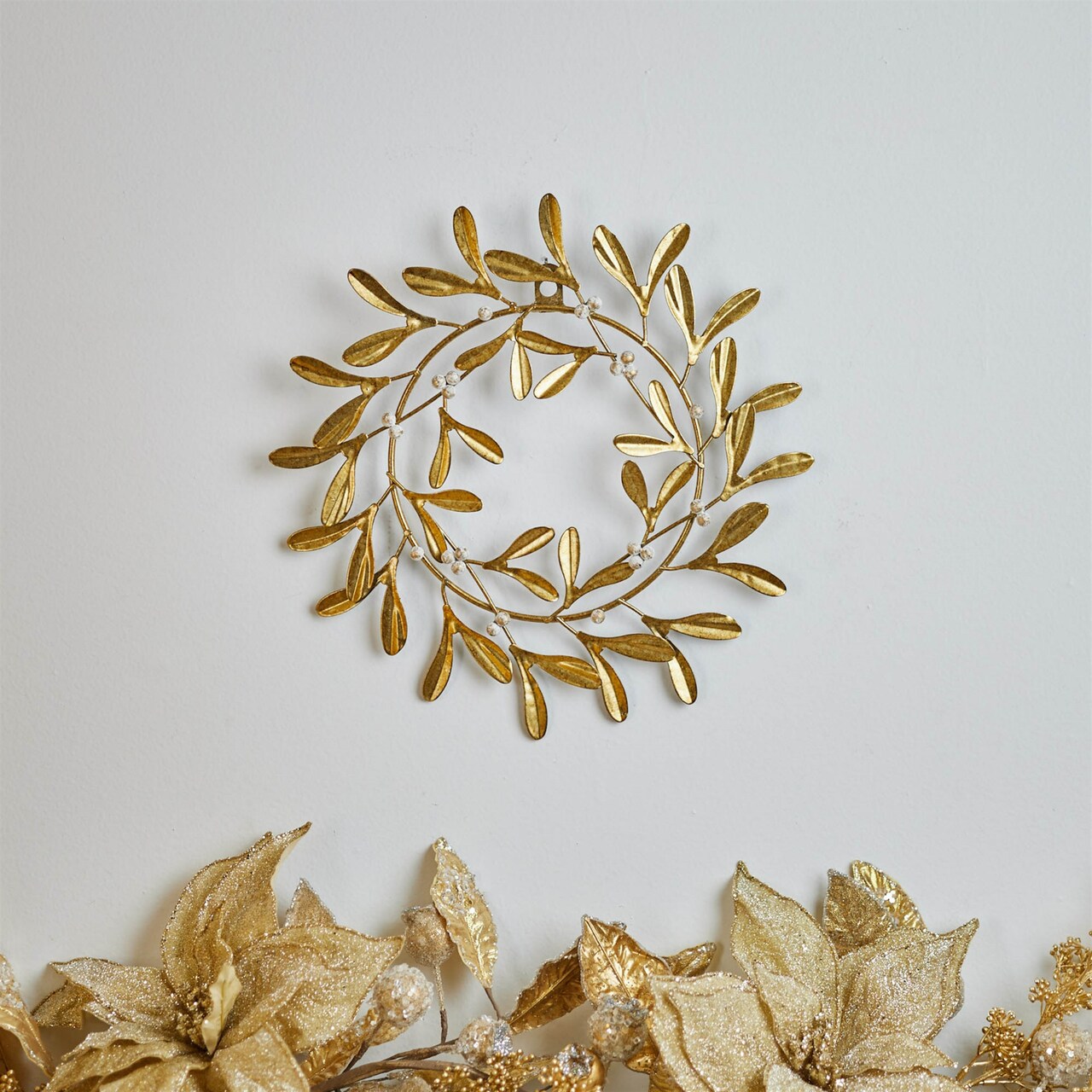 Melrose Mistletoe leaf Metal Christmas Wreath Decoration - 12" - Gold